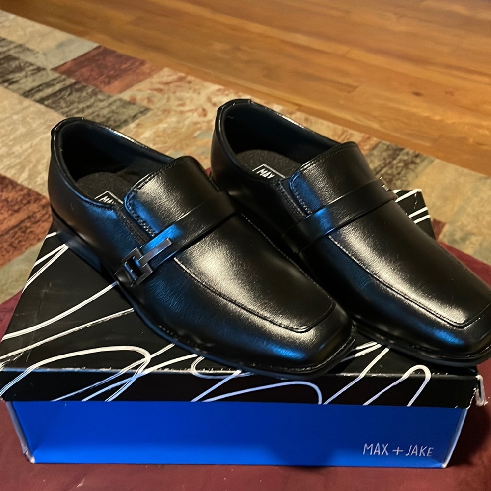 Max + Jake boys dress shoes size 6M